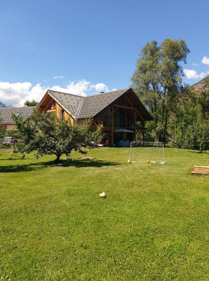 Whisperive Lodge - Le Vert Aux Bords De Rive Le Bourg-dʼOisans Exterior foto